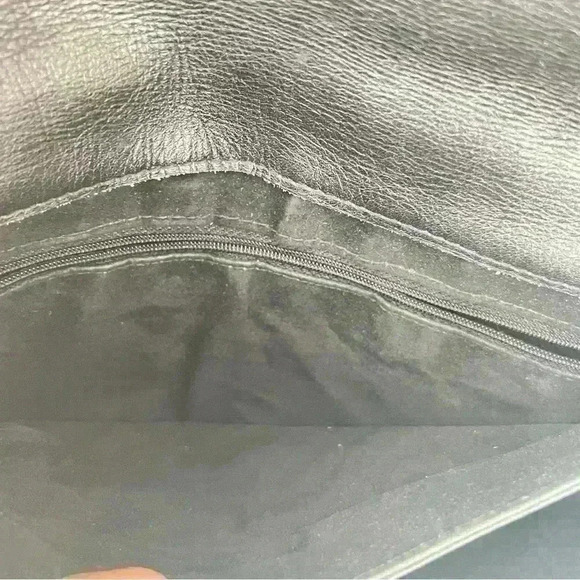 VINTAGE LEATHER SHOULDER BAG  GOLD HARDWARE - Picture 11 of 13